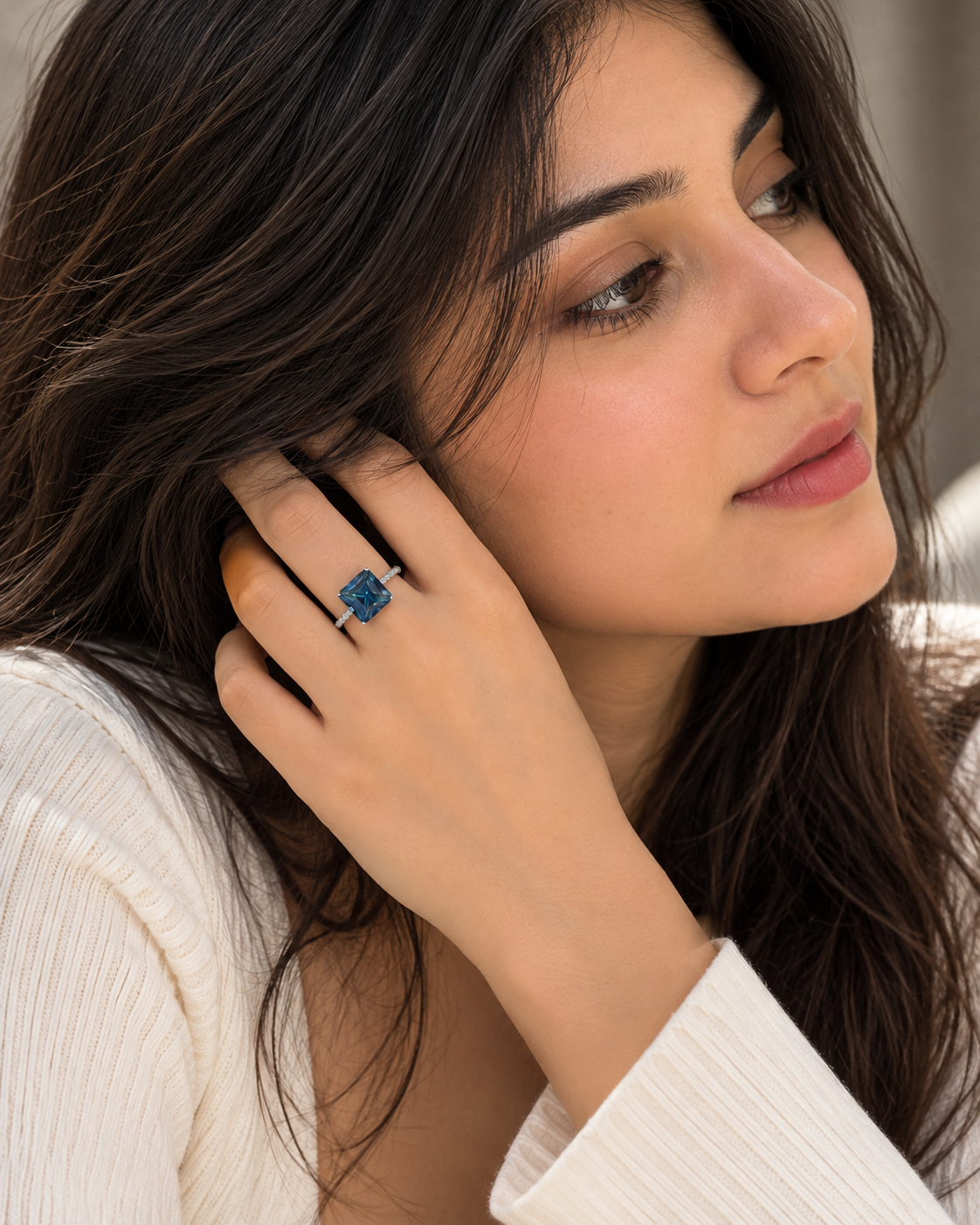 1.00 ct Octagonal sapphire – lifestyle