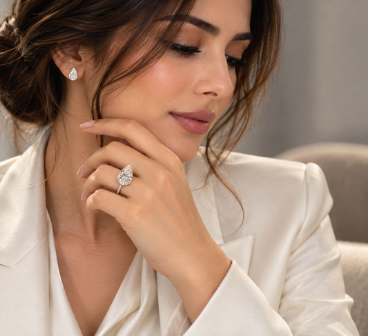 1.00 ct Pear lab grown diamond – lifestyle