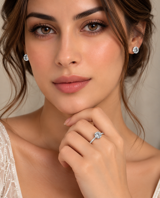 0.03 ct Round natural diamond – lifestyle