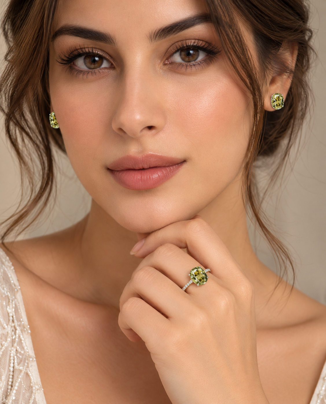 1.60 ct Oval sapphire – lifestyle