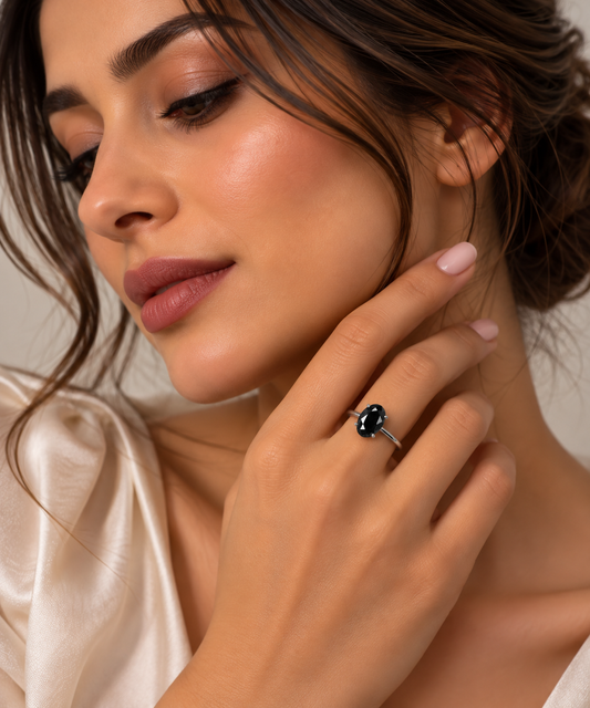0.23 ct Oval natural diamond – lifestyle