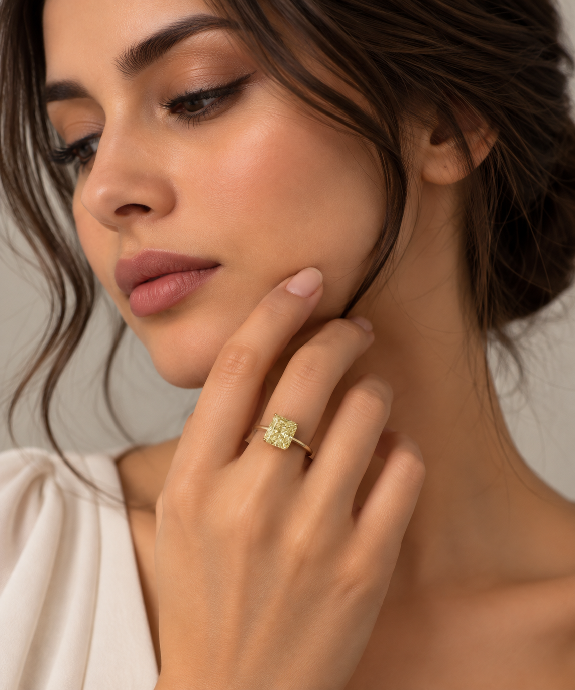 0.17 ct Radiant natural diamond – lifestyle
