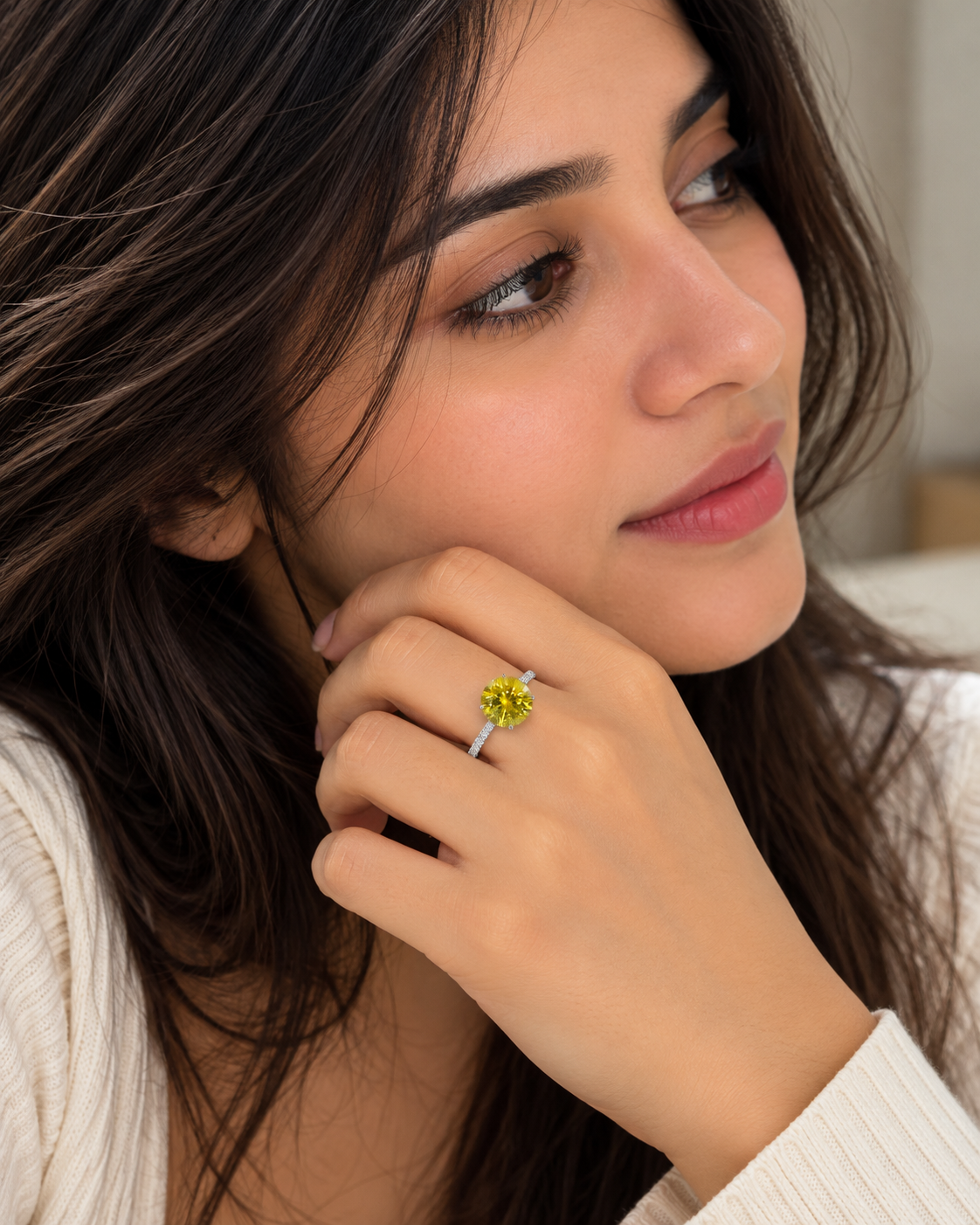 1.26 ct Round sapphire – lifestyle